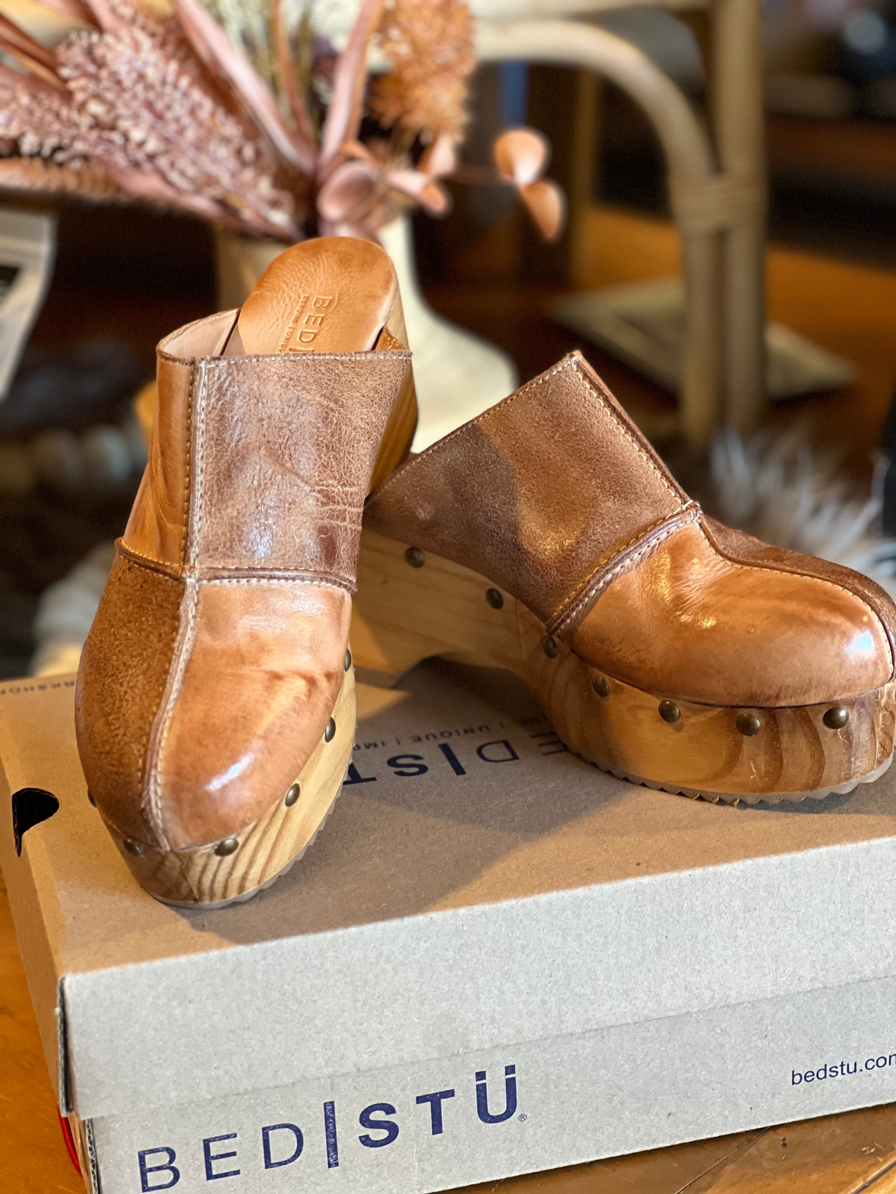 Bed Stu Clog 8 only – Blue Door Boutique display picture 1